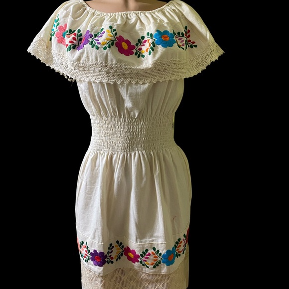 Traditional Mexican Dress from Puebla MX - Picture 1 of 2